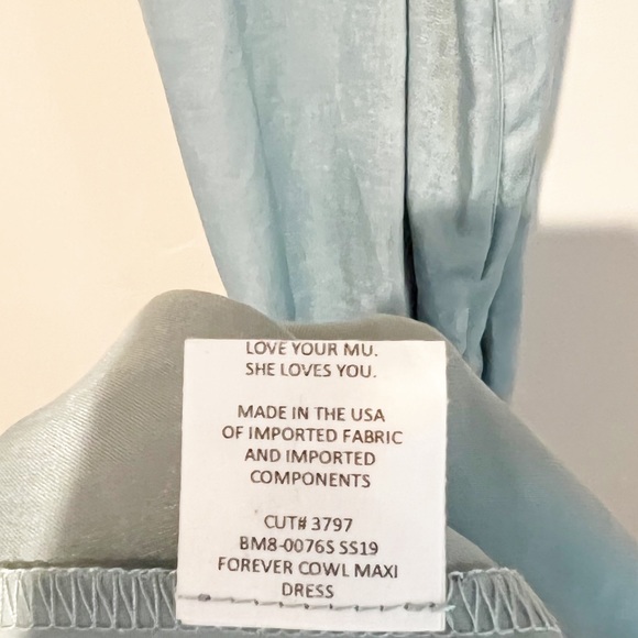 NWT show me your Mumu Forever Cowl Maxi dress Silver
Sage Sheen size XXL - Picture 15 of 16